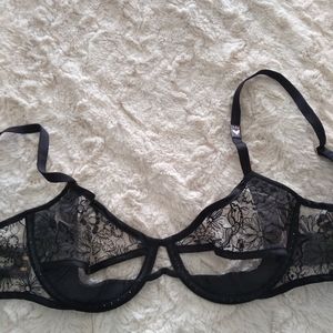 NWT Victoria's secret cut out bra